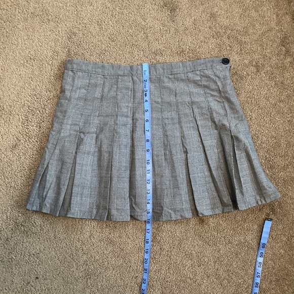 Forever 21 black and white plaid/square like pattern pleated mini skirt, US 30 - Picture 11 of 13
